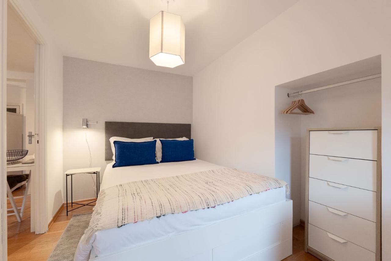 Contemporary Apartment In Chiado 3 Lisbon Bagian luar foto