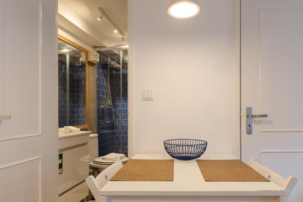 Contemporary Apartment In Chiado 3 Lisbon Bagian luar foto