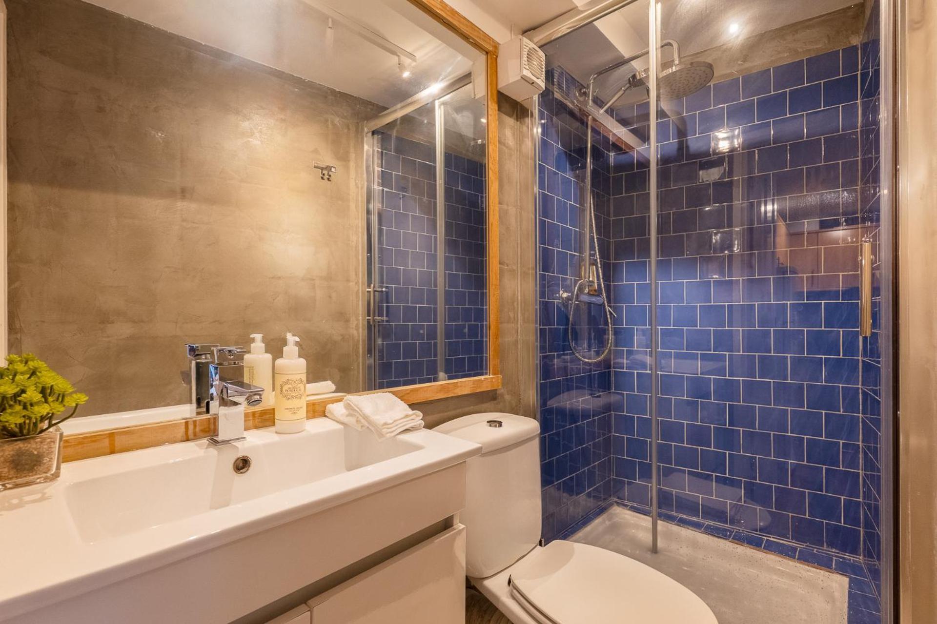 Contemporary Apartment In Chiado 3 Lisbon Bagian luar foto
